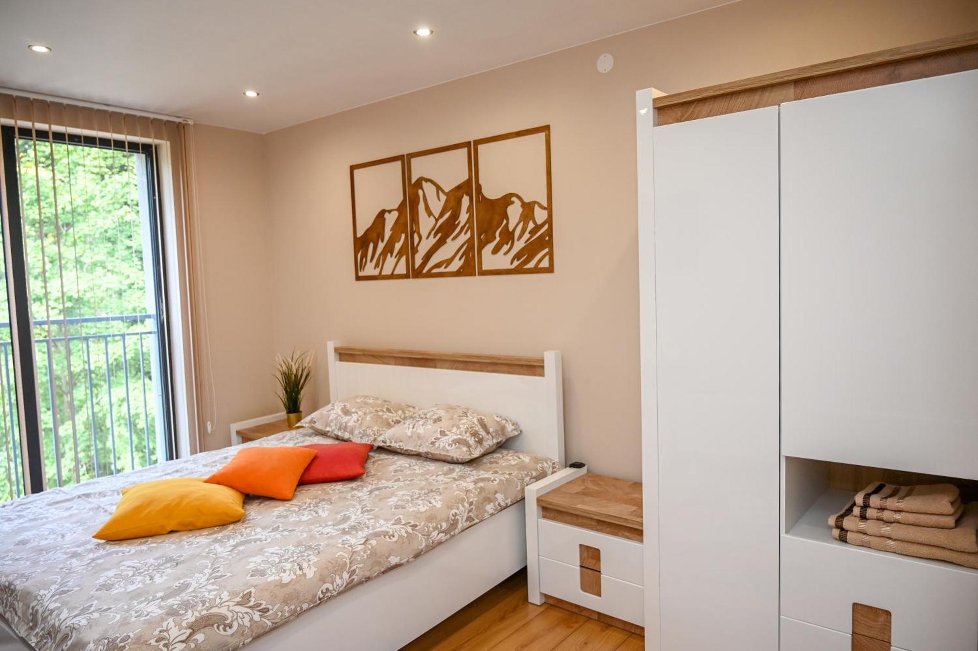 The White Horse Apartment