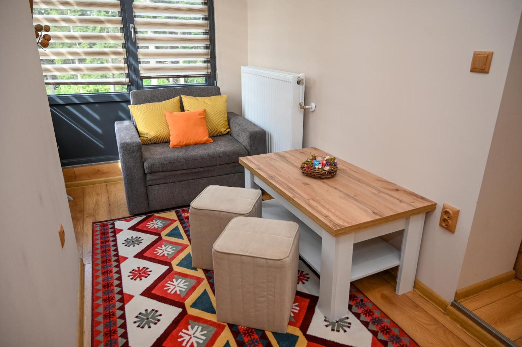 The White Horse Apartment *