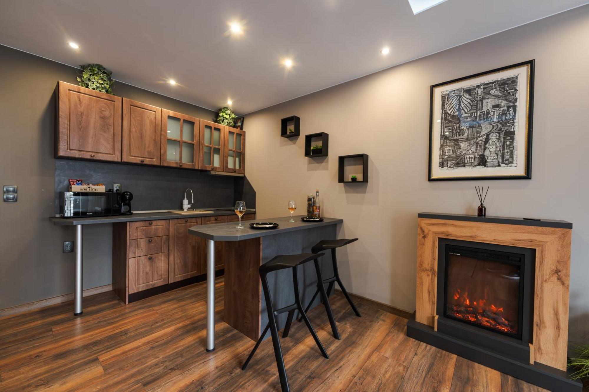 The White Horse Apartment *